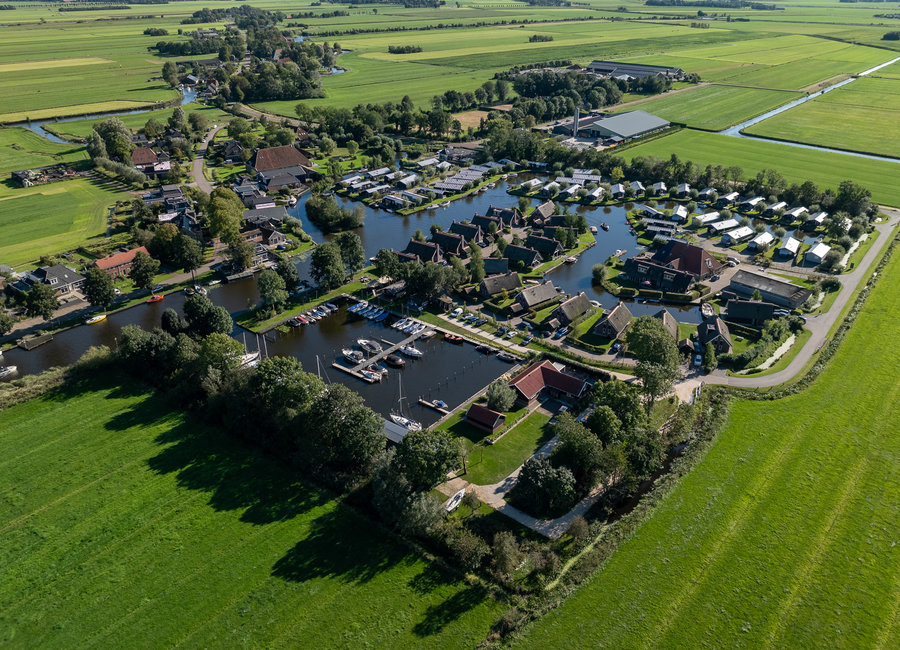 Luftbild von Maran Yachtcharter in Terkaple